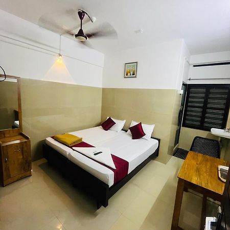 Priya Lodge Kozhikode Extérieur photo