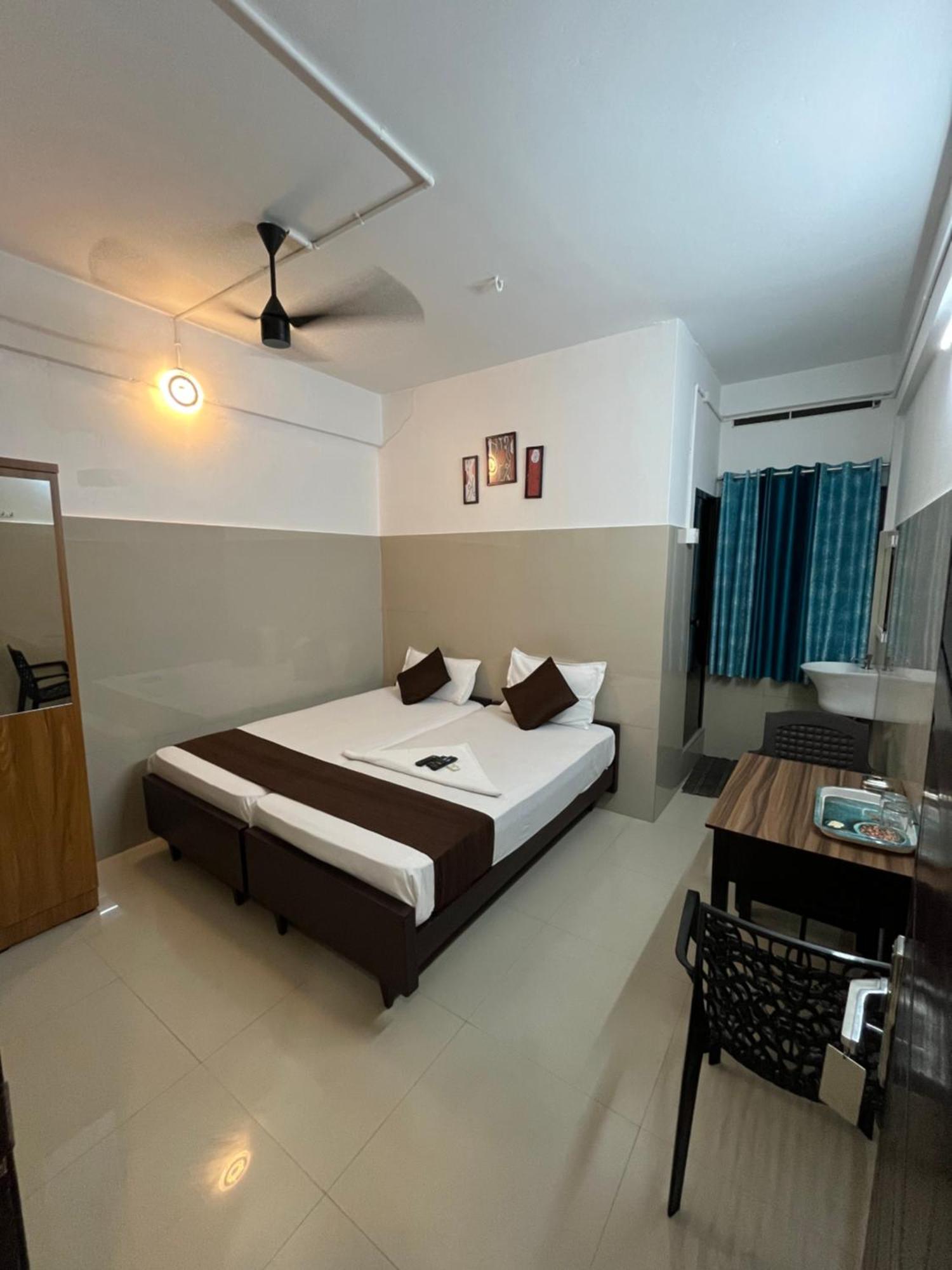 Priya Lodge Kozhikode Extérieur photo