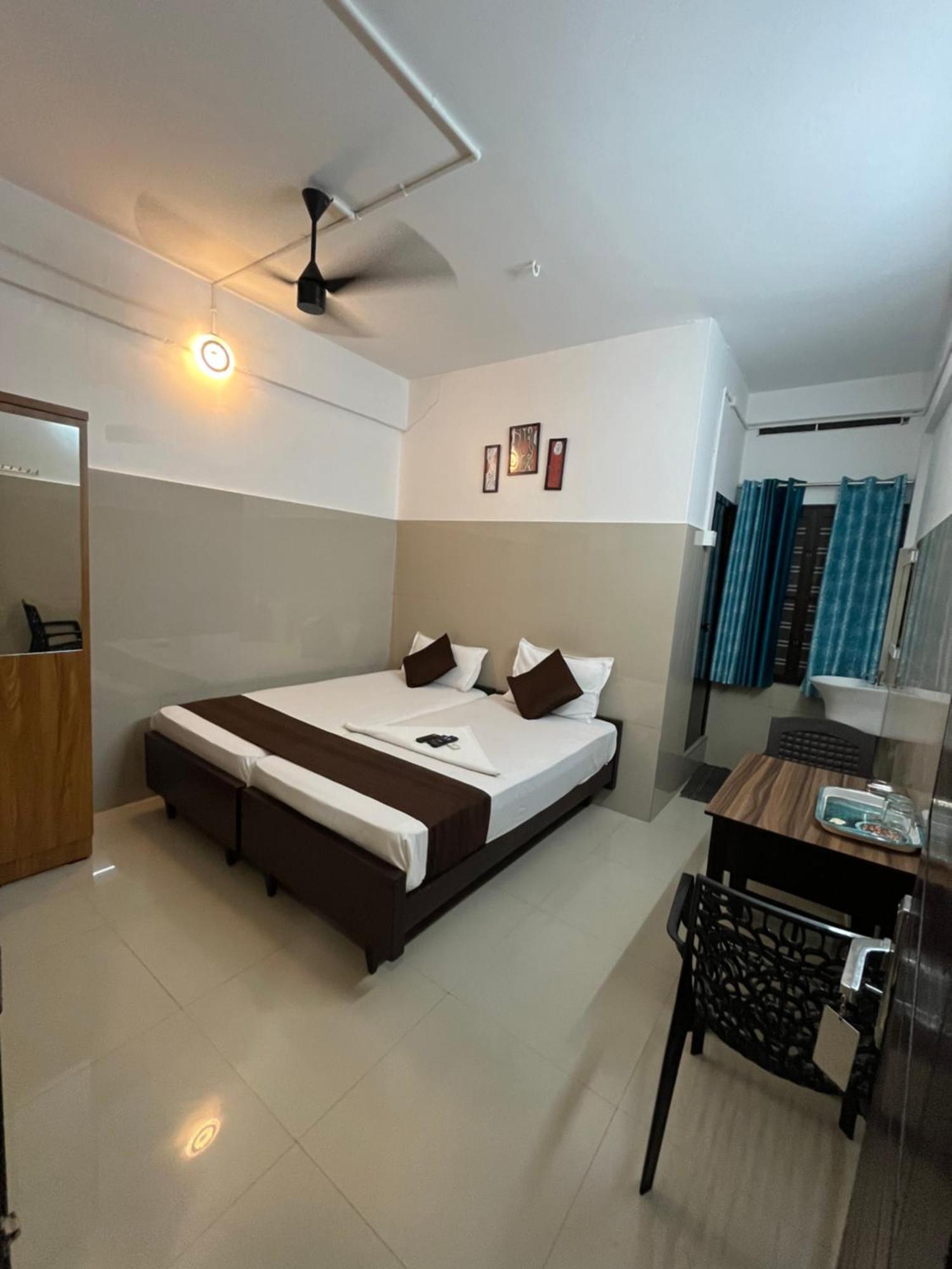 Priya Lodge Kozhikode Extérieur photo