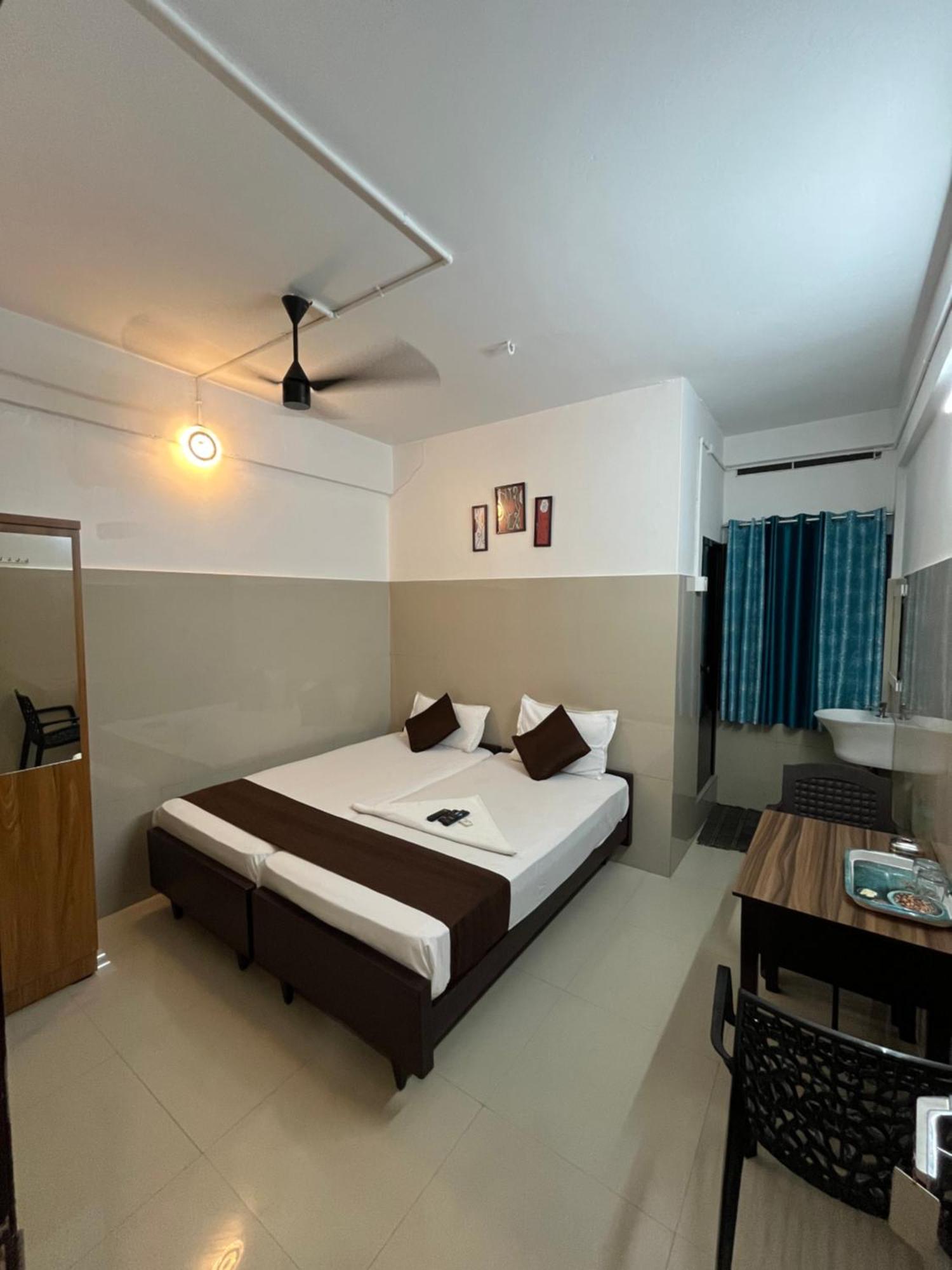 Priya Lodge Kozhikode Extérieur photo