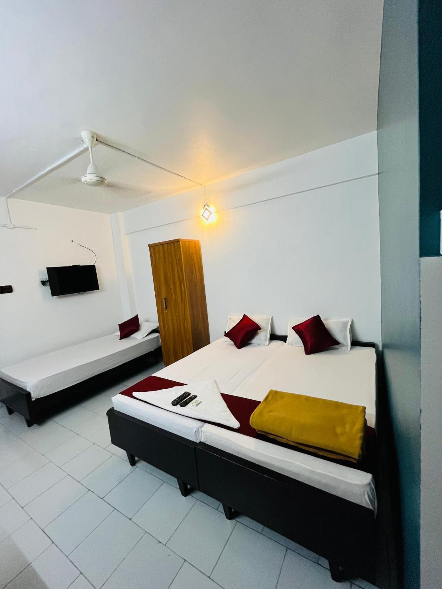 Priya Lodge Kozhikode Extérieur photo