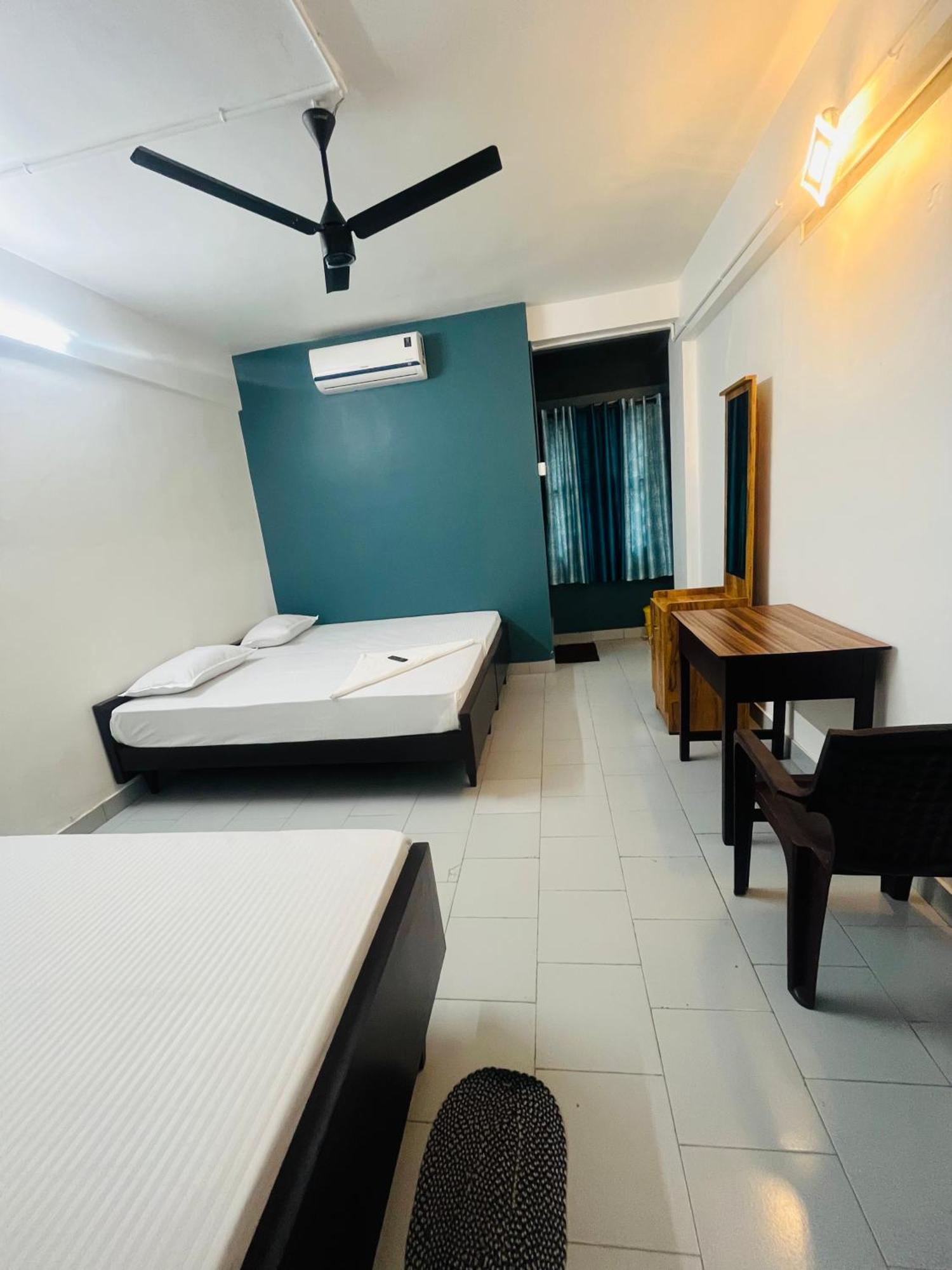 Priya Lodge Kozhikode Extérieur photo