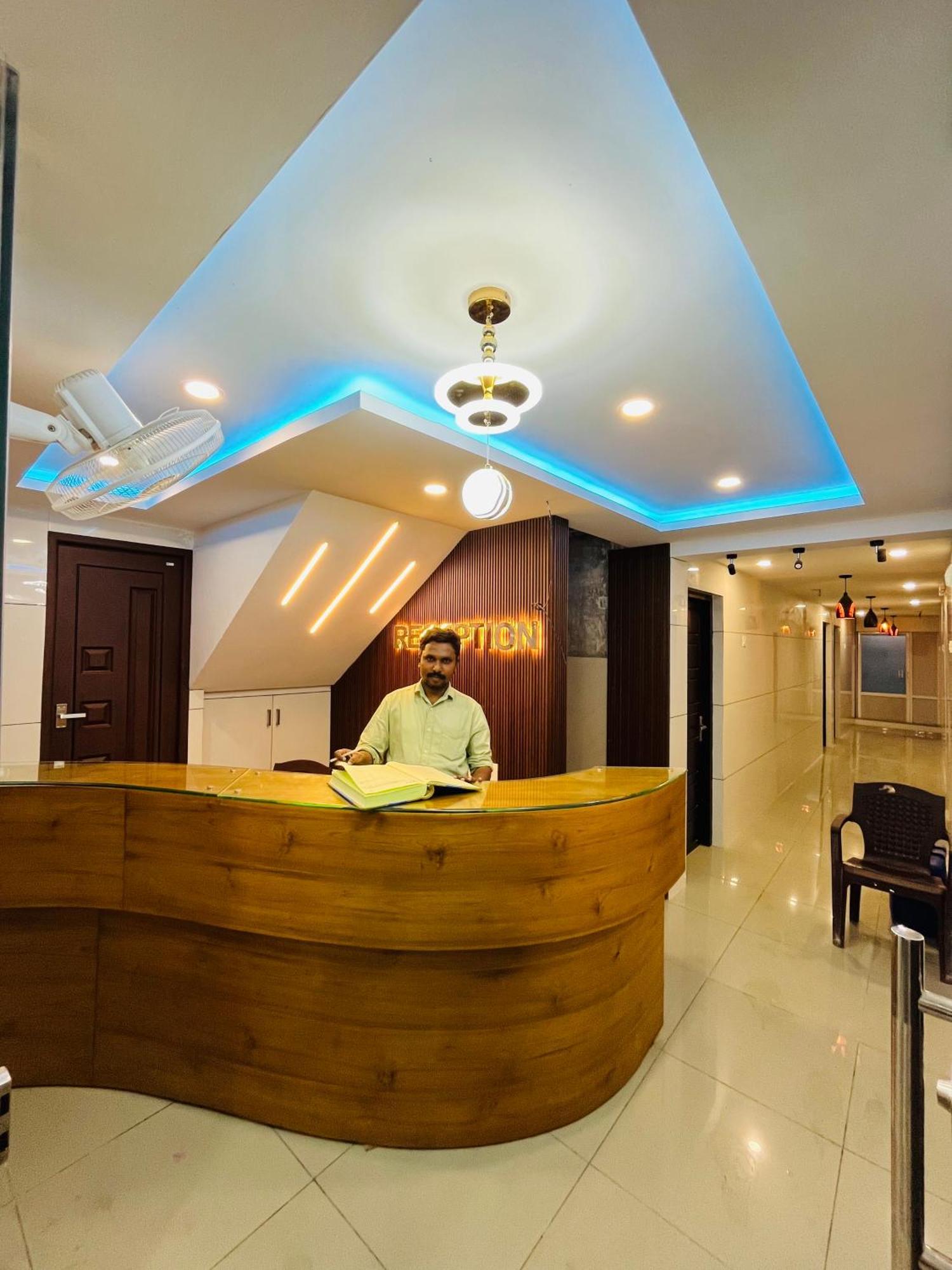 Priya Lodge Kozhikode Extérieur photo